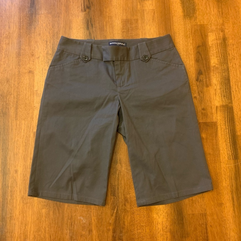 Banana Republic shorts size 2 Brown Bermuda  Flat Front Design Pockets Casual